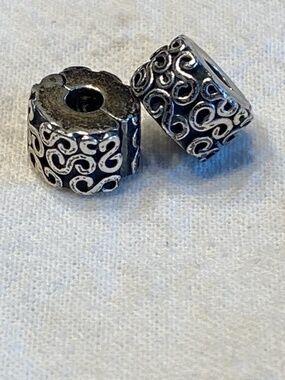 2x Authentic Pandora Retired Sterling Silver S-Pattern Swirls Clips 790338